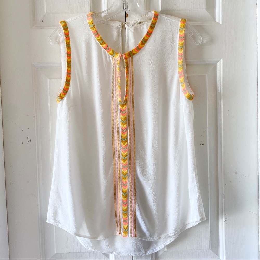 The Impeccable Pig White Navajo Trim Keyhole Top S